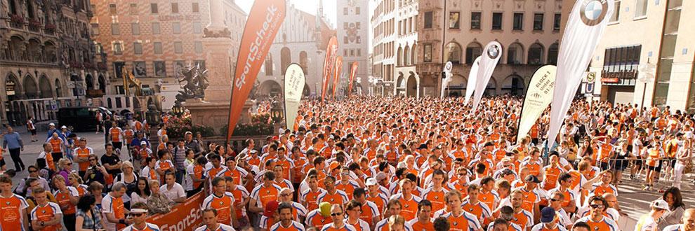 Das Starterfeld eines SportScheck Stadtlaufs in M&uuml;nchen.