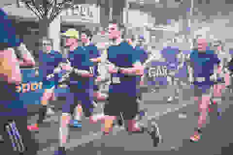 Teilnehmer des SportScheck Runs Berlin während des Runs.