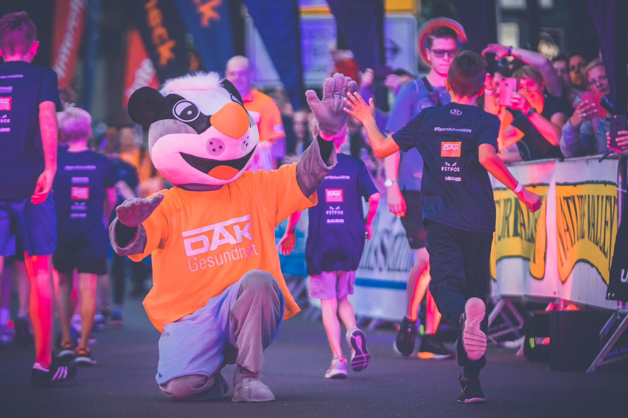 Kinder während eines SportScheck Runs."Kinder während eines SportScheck Runs.