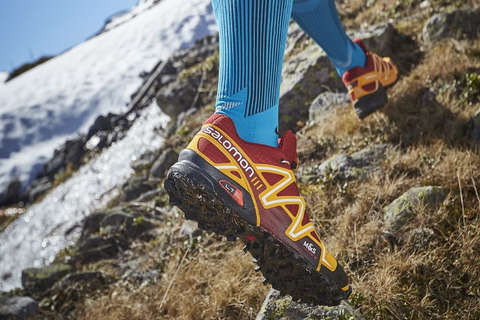 Trailrunning Schuhe von Salomon in rot.