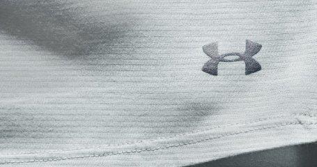 Weißer Stoff von Under Armour mit Microthread-Fasern