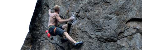 Fabian Schröder beim Klettern in großer Höhe.