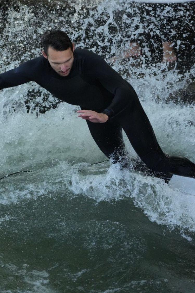 Wellen, Wind und Wasser: Die besten Neoprenanzüge im Test