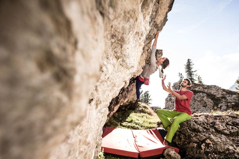 Was Ist Bouldern Geschichte Arten Auspragung Uvm Sportscheck