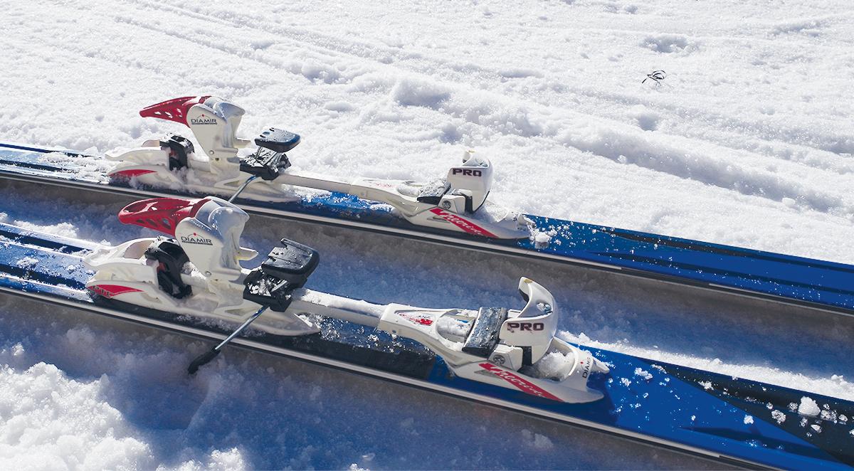 Fritschi Tourenbindungen an Tourenski montiert.