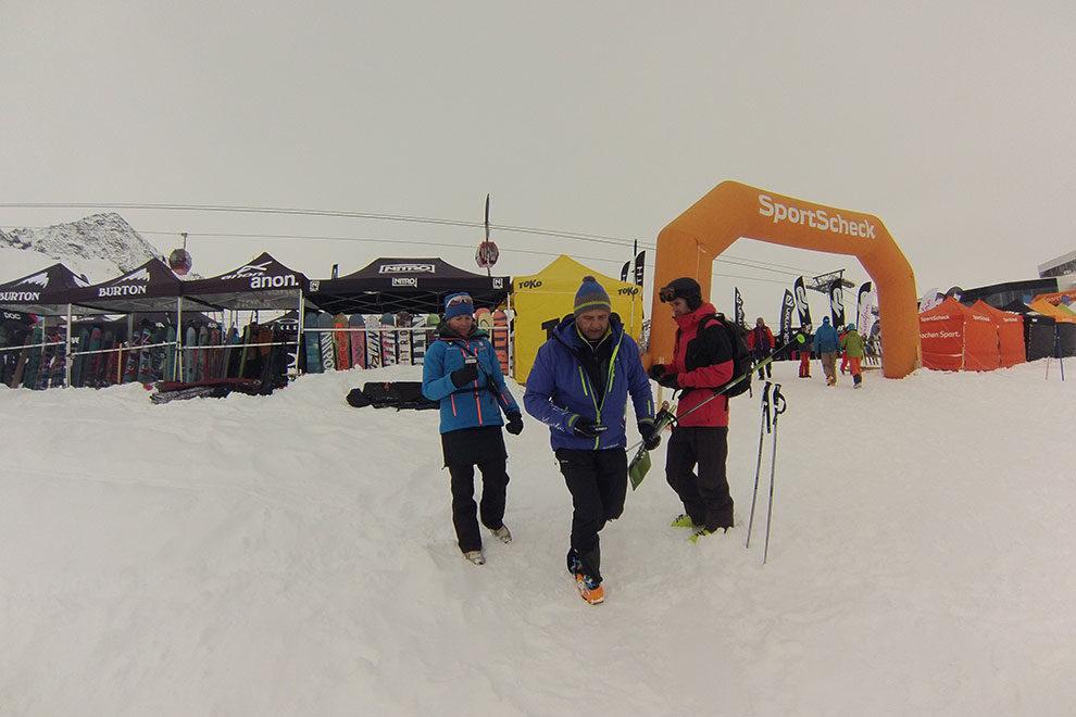 Die Gruppe macht beim LVS Training weiter.